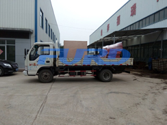 福瑞得機(jī)械瀝青灌縫機(jī)，手扶雙輪壓路機(jī)裝車成功及時(shí)發(fā)貨